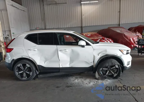 2020 Volvo Xc40 T5 Momentum z USA, uszkodzony, nr VIN YV4162UK4L2275919
